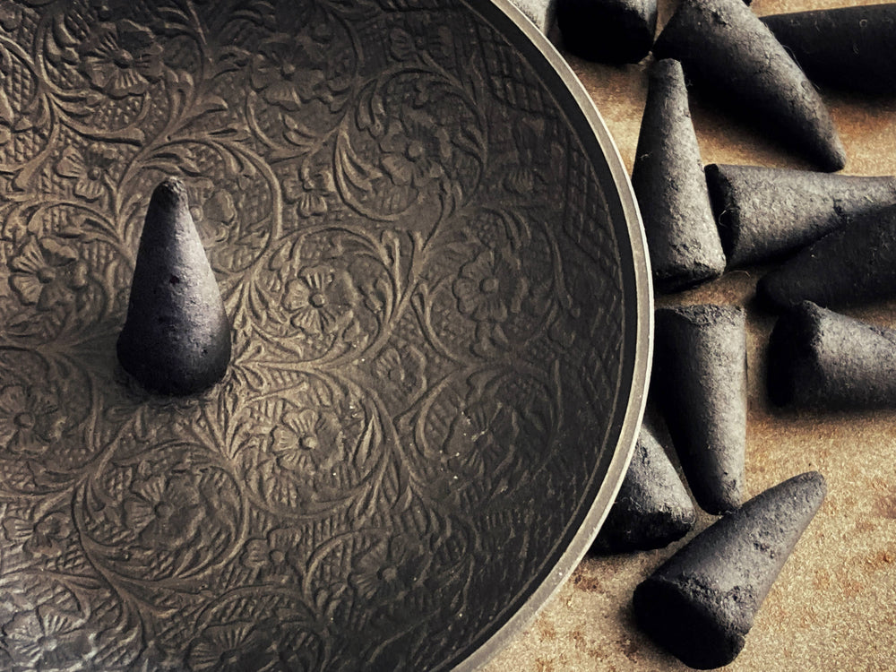 Tokyo Glow - Charcoal Incense Cones In Gold Tin 